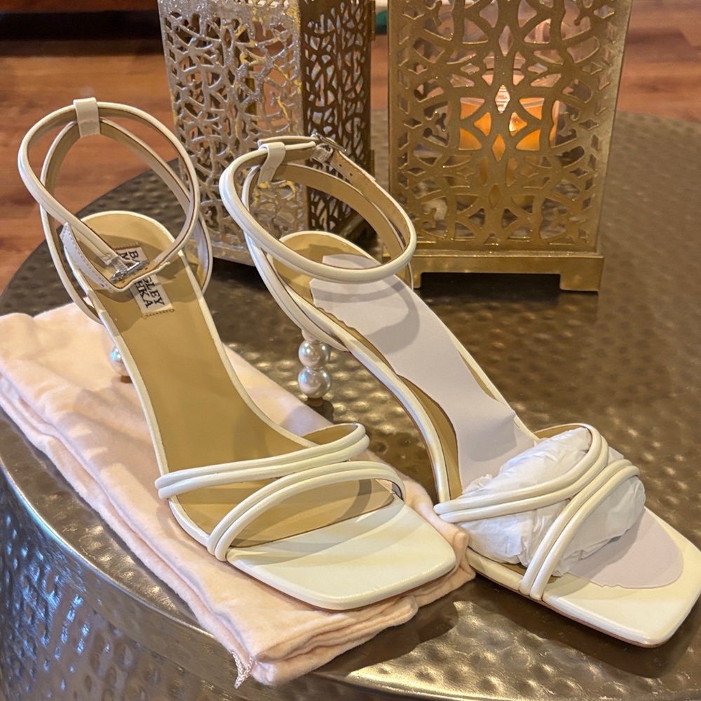 Badgley Mischka Cream Strappy Heels- Belen